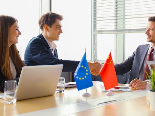 Najlepsze praktyki współpracy międzynarodowej w projektach IT – jak osiągnąć sukces?